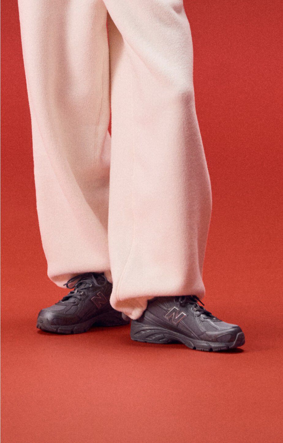 Close of a person legs in New Balance 740s