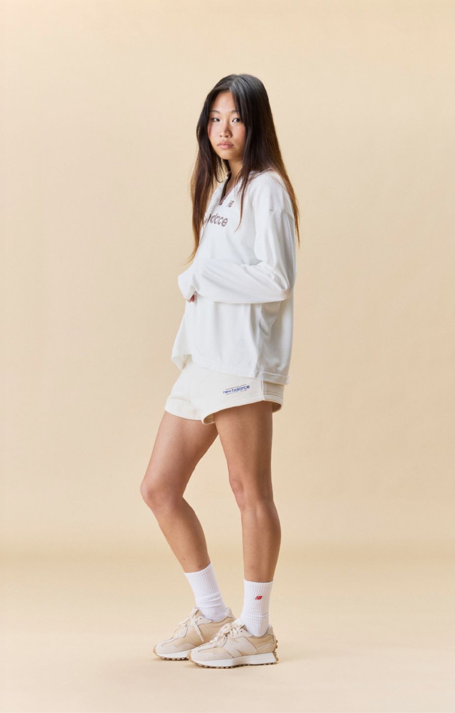 Woman wearing new balance 327s